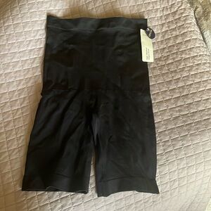 Empetua, black, high waisted shaper short